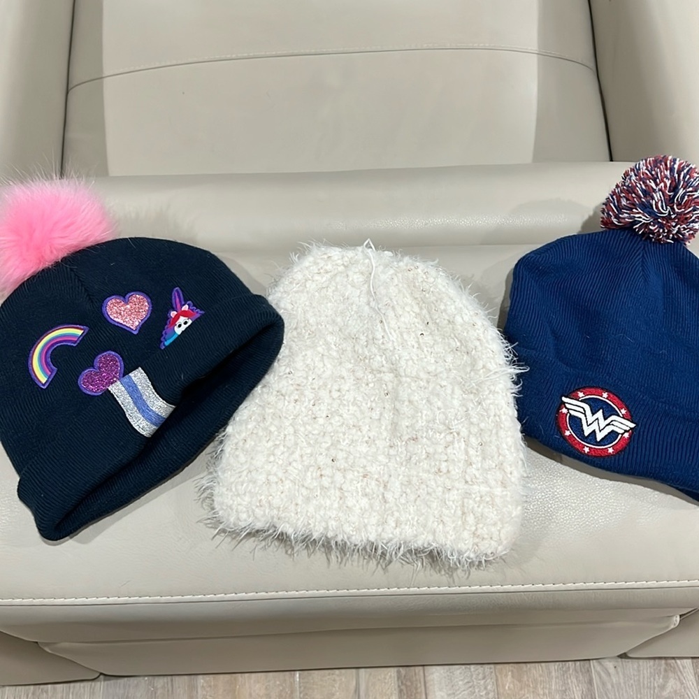 Bundle girls beanies (youth size)